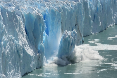 Ученые придумал остановить таяние айсбергов... гигантской подводной стеной