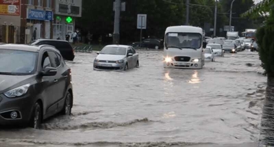 Москва уходит под воду: в столице натуральный потоп из-за сильного дождя